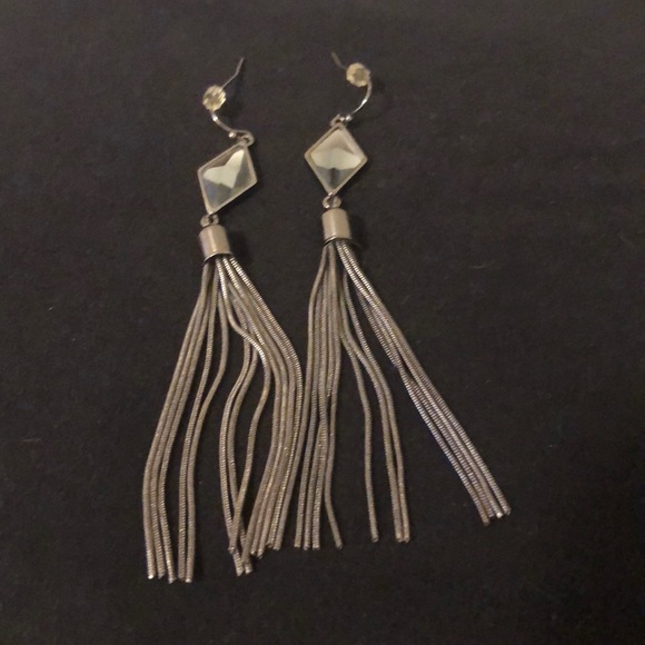 🆕 ✨Lia Sophia Dangling Earrings!✨ - Picture 4 of 4